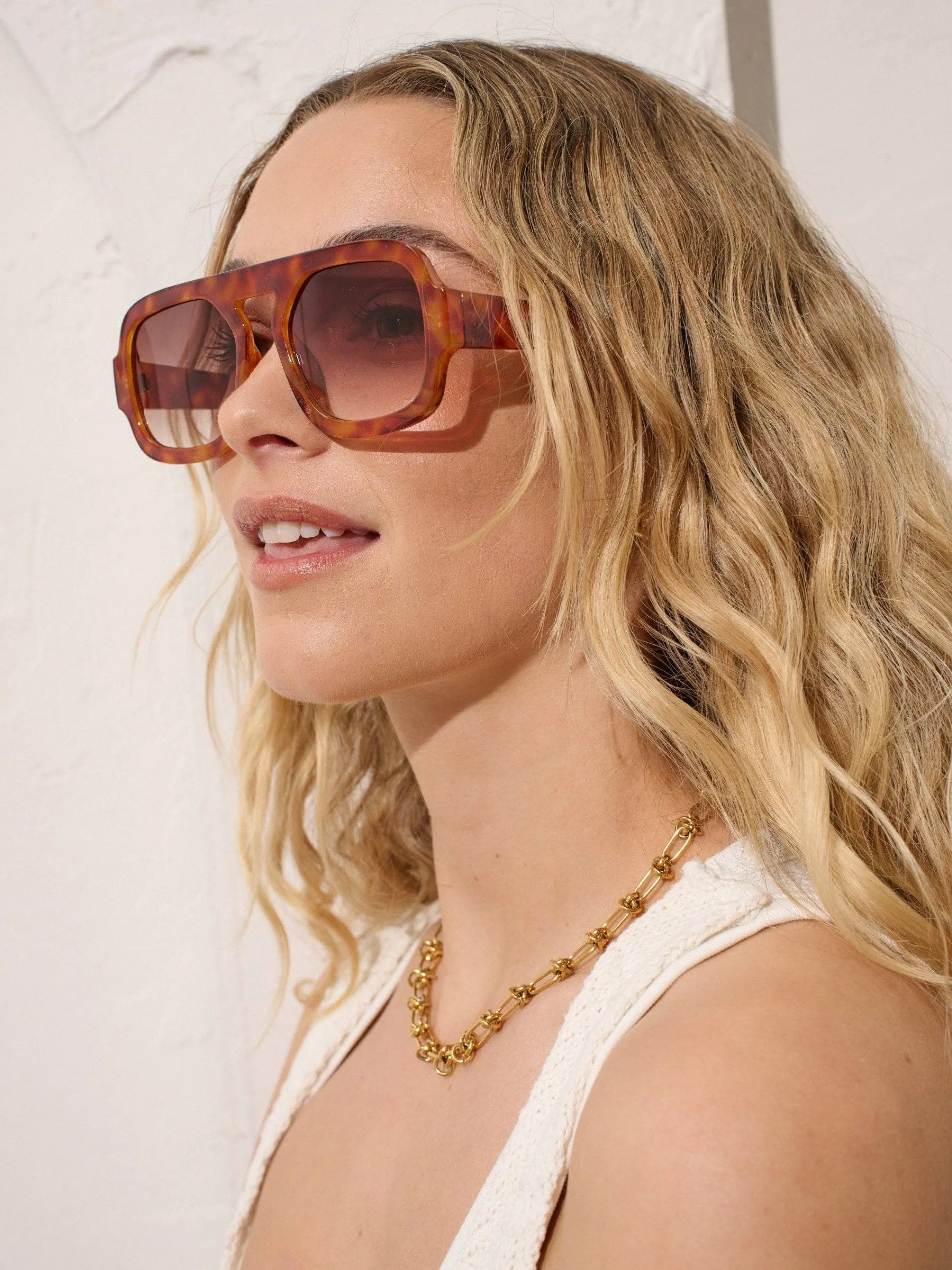 Retro Aviator Sunglasses in Vintage Tort